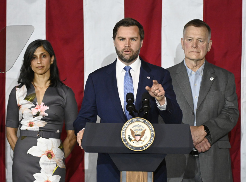 Vens zadirkivao suprugu na bini: "Morala je da se smeši,bez obzira na sve što kažem"