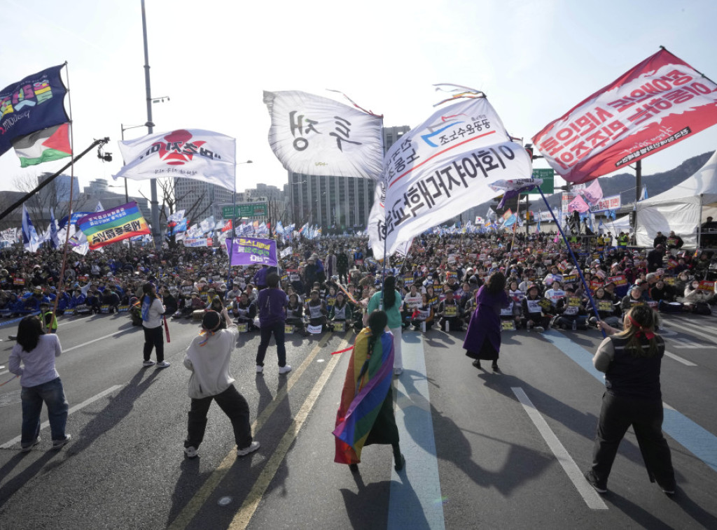 Seul: Odvojeni protesti više desetina hiljada pristalica i protivnika Jun Suk Jeola