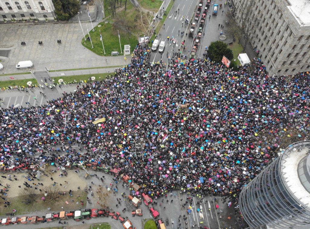 MUP: Na okupljanjima u piku, na svim lokacijama, broj učesnika skupa oko 107.000