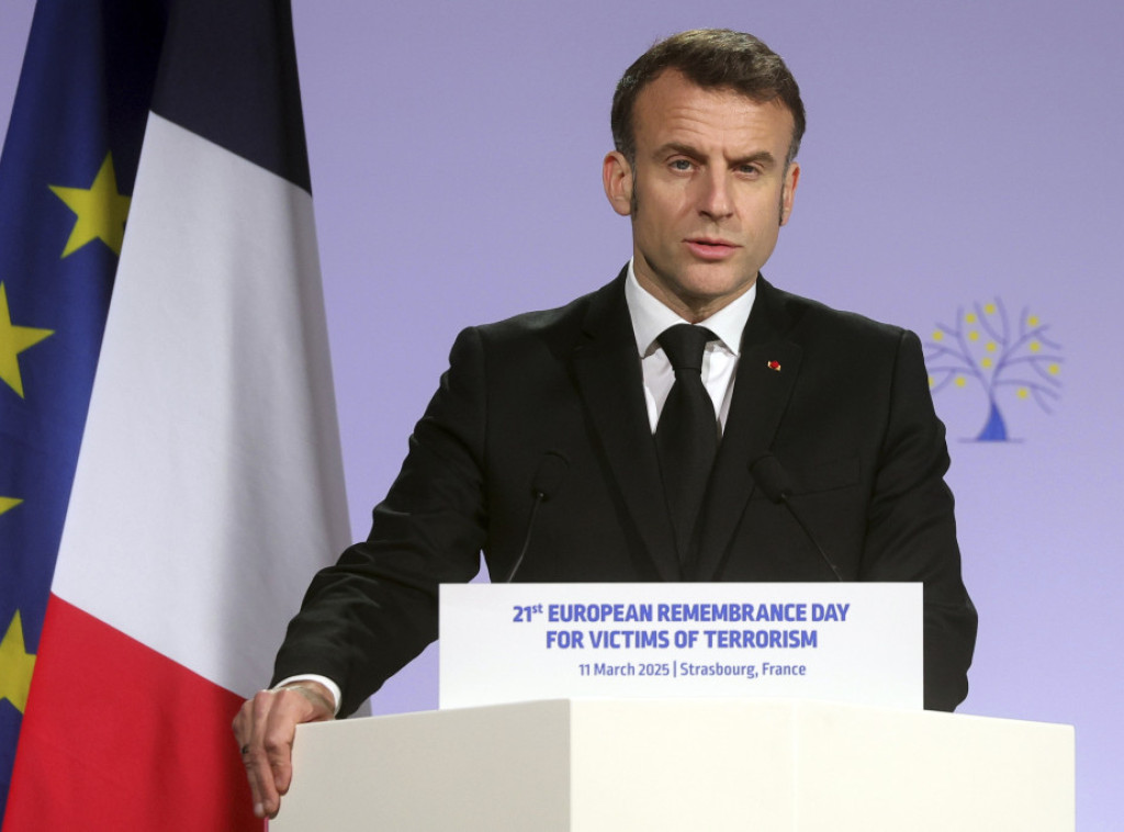 Makron: Vraćanje obaveznog služenja vojnog roka nije realna opcija