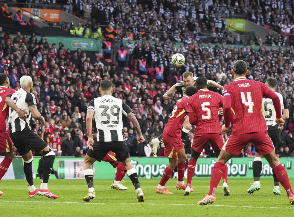 Fudbaleri Njukasla pobedili Liverpul i osvojili engleski Liga kup