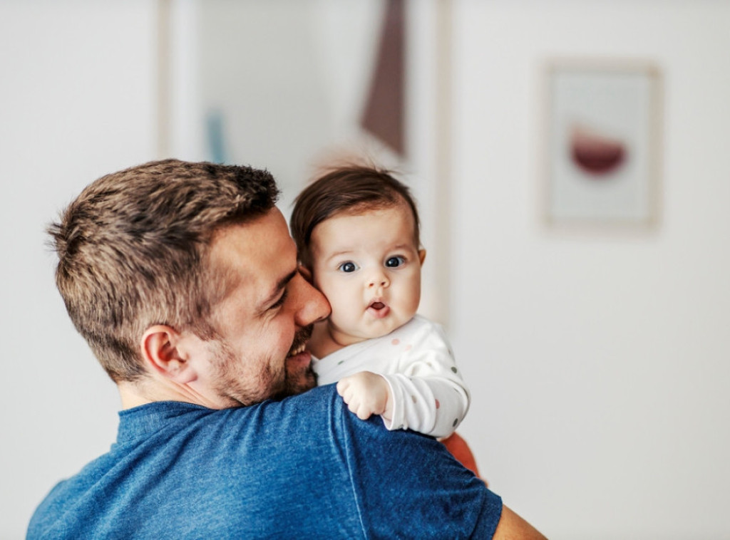 Broj Italijana koji koriste odsustvo zbog rođenja deteta se utrostručio od 2013. godine