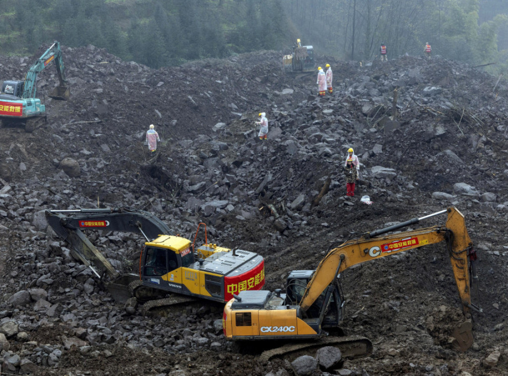 Jedna osoba poginula, četiri se vode kao nestale u klizištu u Kini