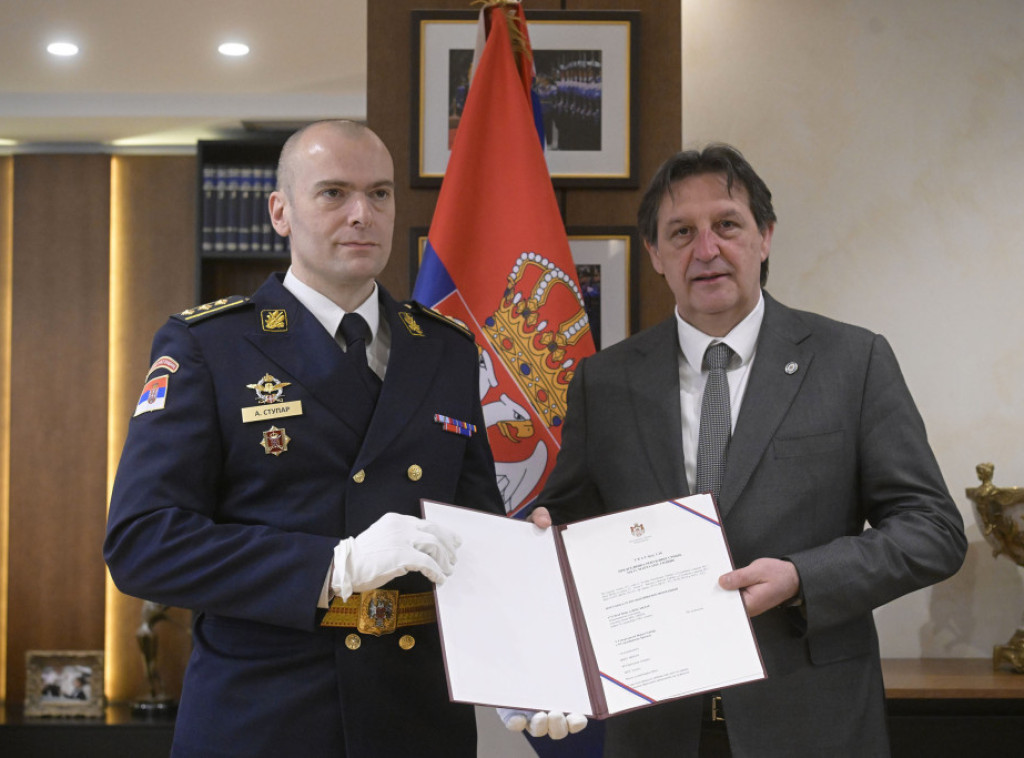 Ministar Gašić uručio oficirima ukaze o postavljenjima na nove dužnosti
