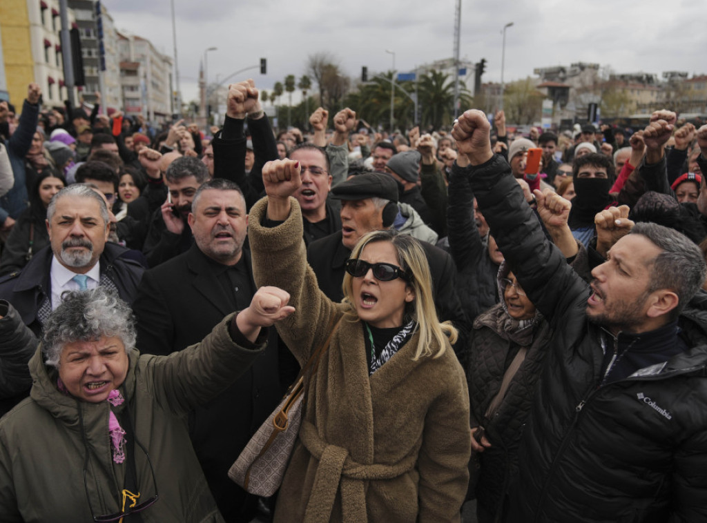 Sukob policije i demonstranata na skupu podrške uhapšenom gradonačelniku u Istanbulu
