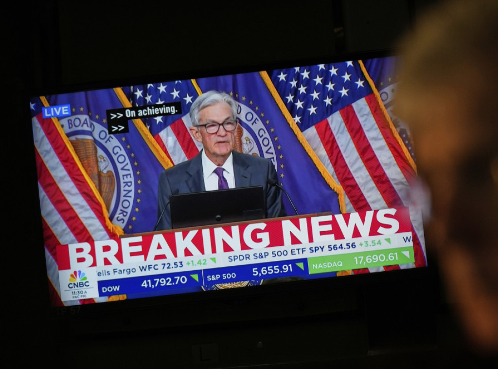 FED zadržao kamatnu stopu između 4,25 i 4,5 odsto, uz prognozu inflacije od 2,5 odsto