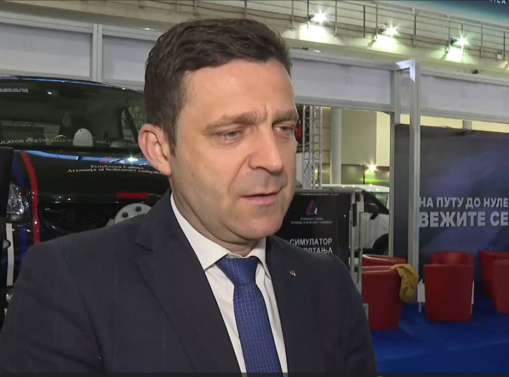 Agencija za bezbednost saobraćaja na Sajmu automobila predstavlja simulator prevrtanja vozila prilikom udesa