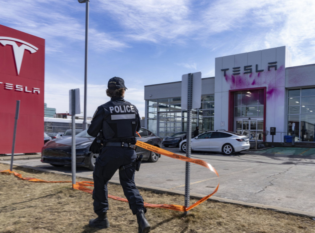 Donald Tramp: Krivcima za paljenje "Tesli" i do 20 godina zatvora