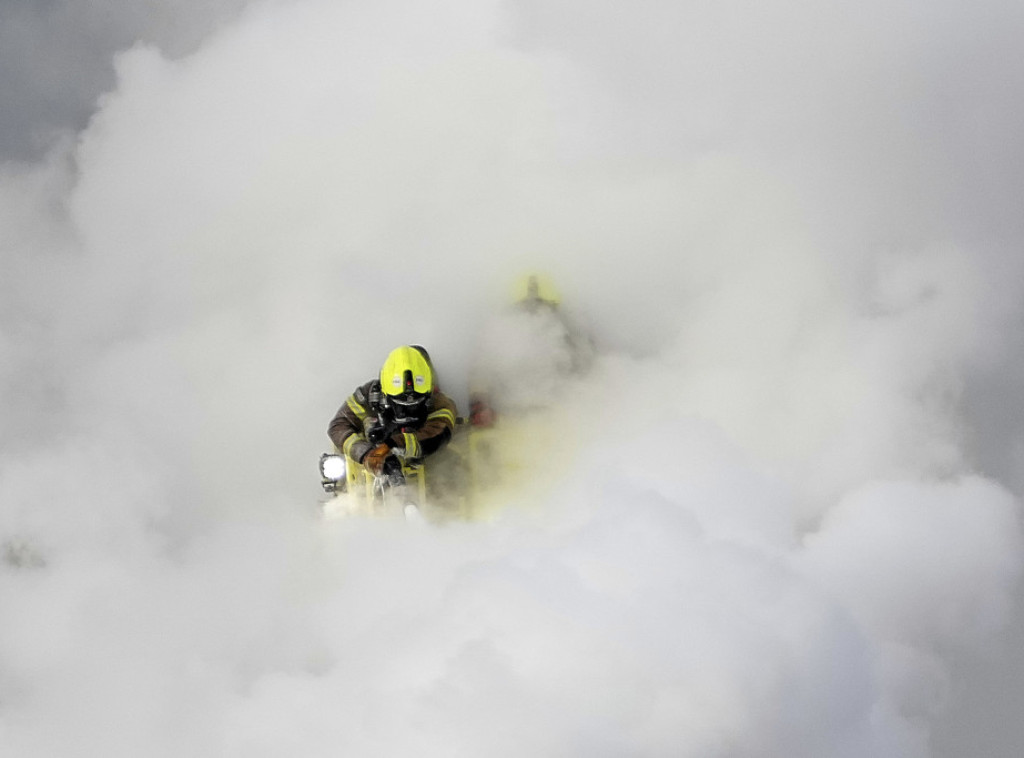 Vatrogasci se bore sa desetinama šumskih požara širom Velsa