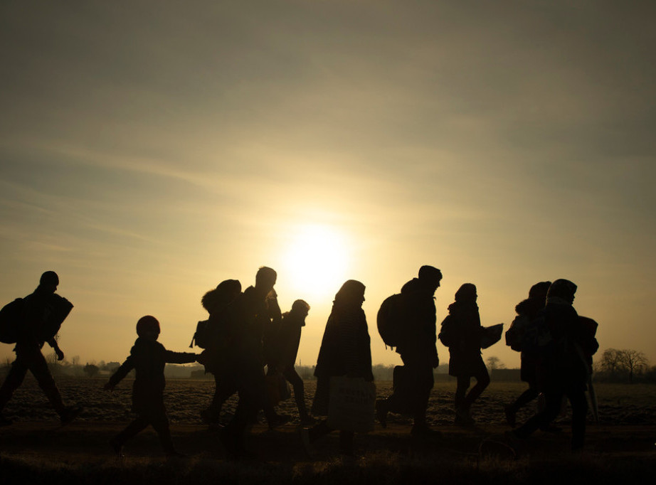 Oko 35 migranata iskrcalo se danas na italijansko ostrvo Lampeduza, još 52 je na moru