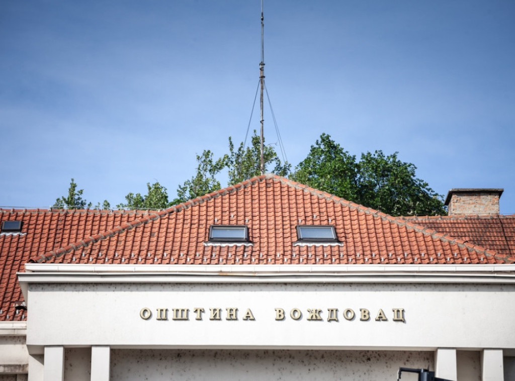 GO Voždovac: NN lice fizički napalo službenicu, u nastojanju da uđe na sednicu Skupštine opštine