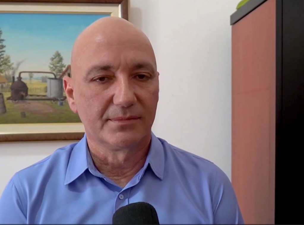 Dragoslav Josipović: Dve odbornice pogođene, polupana stakla na zgradi Skupštine opštine