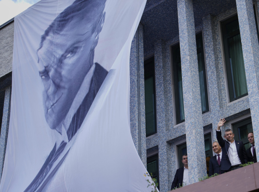 Ozel pozvao pristalice da izađu na mirne demonstracije protiv hapšenja Imamoglua