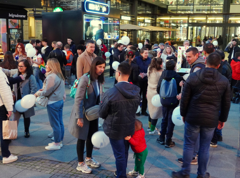 Svetski dan osoba sa Daunovim sindromom obeležen šetnjom u Knez Mihailovoj ulici