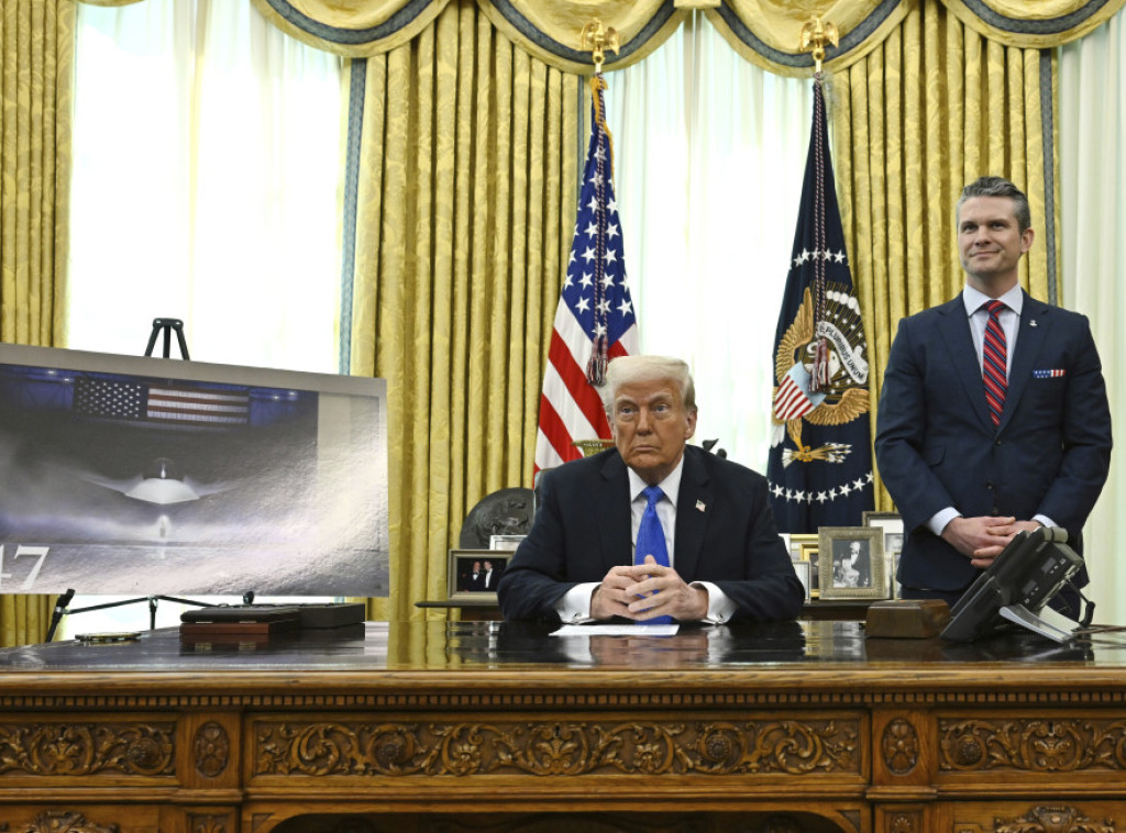 Tramp dodelio Boingu ugovor za izgradnju najsofisticiranijeg borbenog aviona