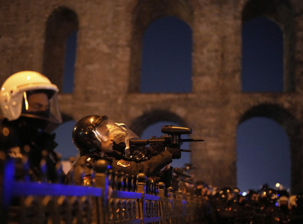 Turske vlasti privele 343 osobe tokom protesta zbog hapšenja gradonačelnika