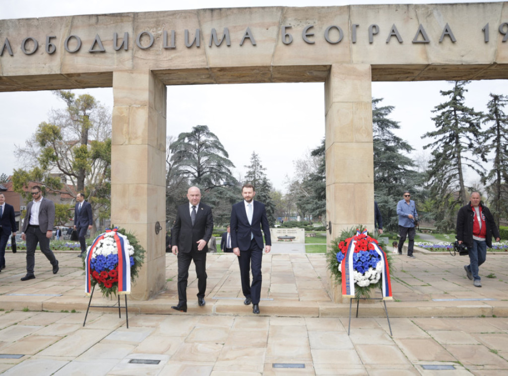 Popović i Oreškin odali počast herojima iz Drugog svetskog rata; Razgovarali o unapređenju saradnje Srbije i Rusije
