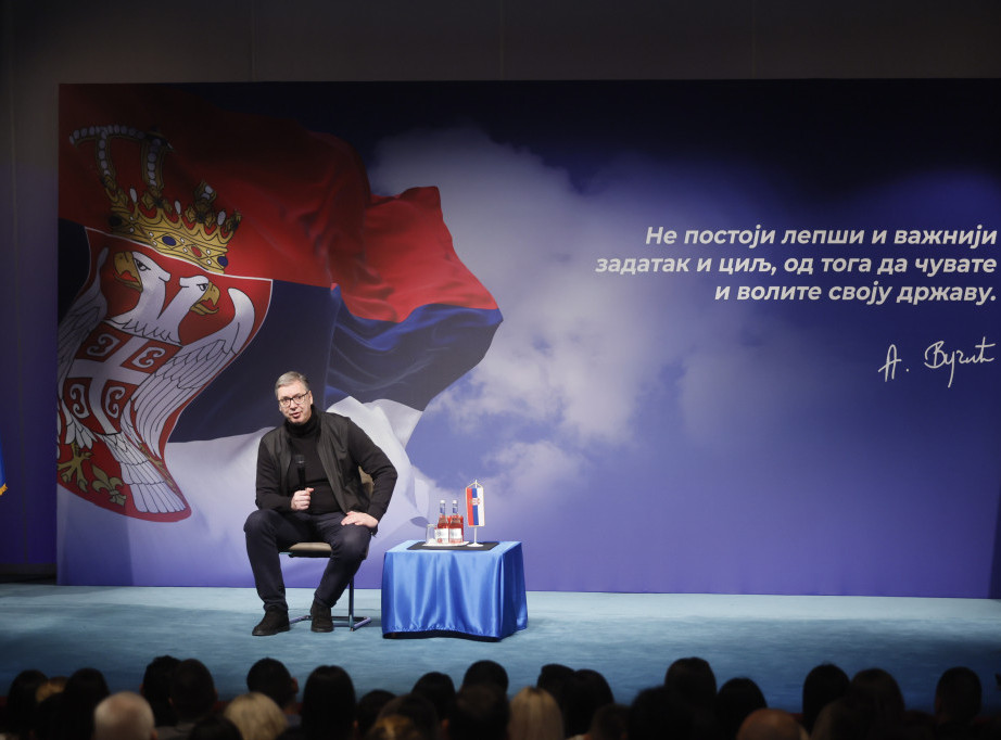 Vučić obišao gazdinstvo Voinović u Zlatancima