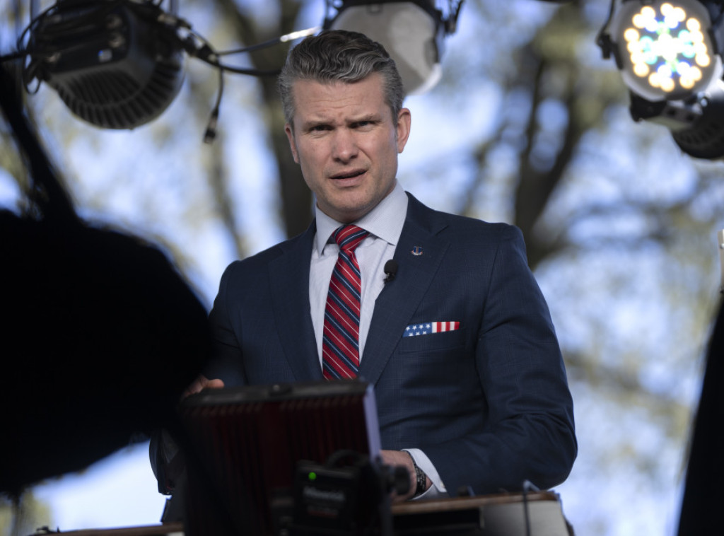 Hegset kritikovao sudiju zbog blokiranja zabrane da transrodne osobe budu u vojsci