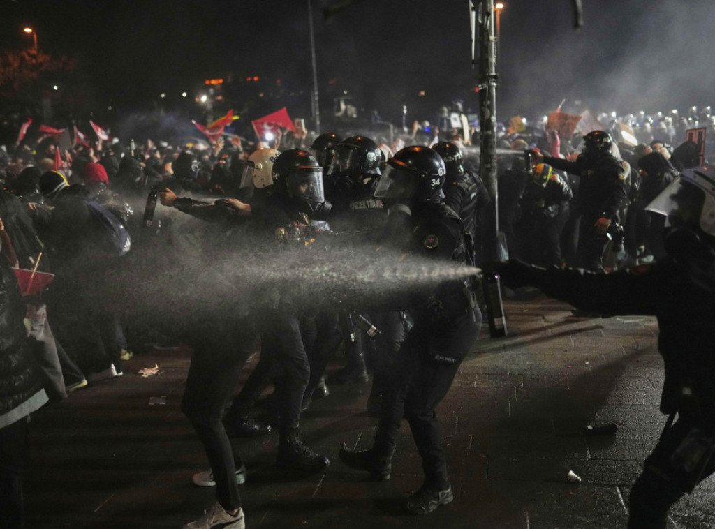 Demonstranti četvrtu noć zaredom protestuju protiv hapšenja gradonačelnika Istanbula