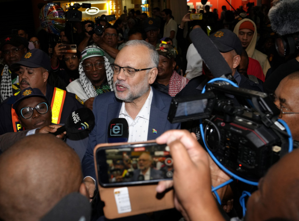 Južnoafrički ambasador Ebrahim Rasul, koji je proteran iz SAD, vratio se u Kejptaun