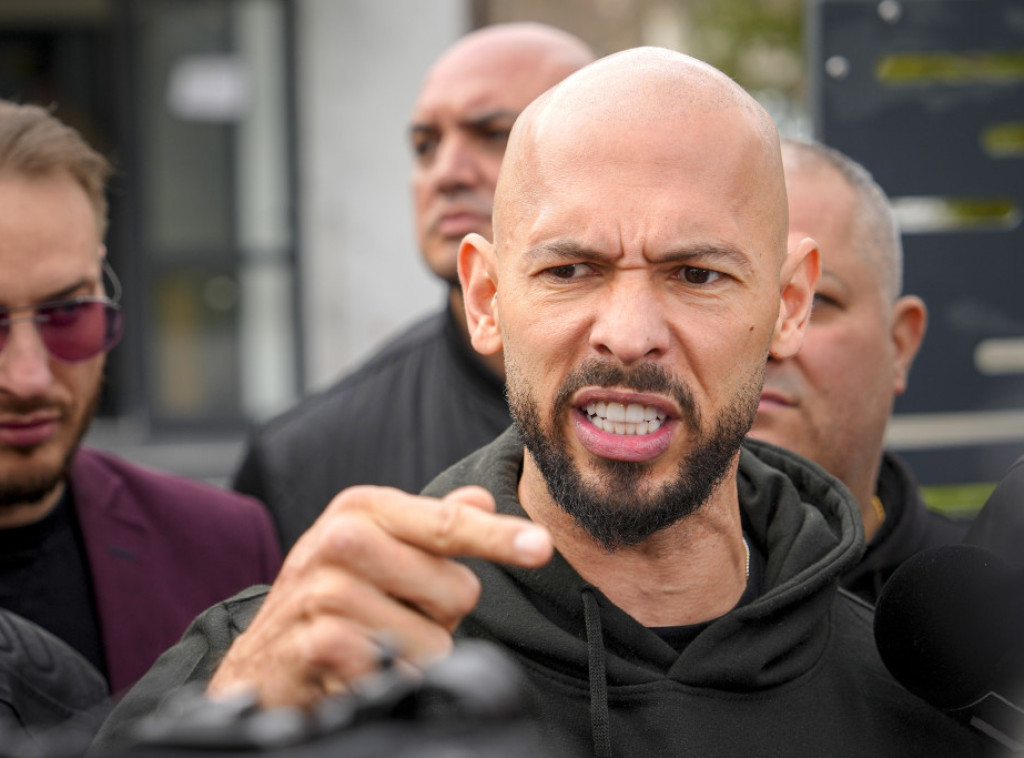 Influenser Endrju Tejt i njegov brat vratili se u Rumuniju, pod istragom zbog zlostavljanja