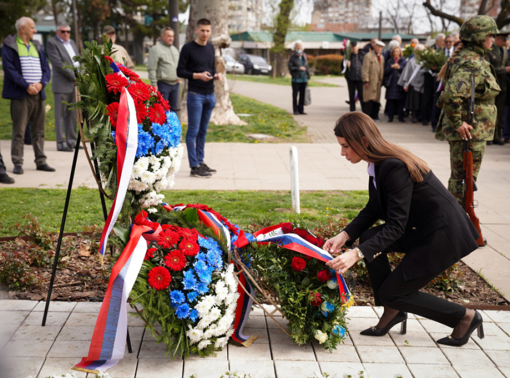 Zamenica gradonačelnika Beograda Vesna Vidović odala poštu stradaloj deci u NATO agresiji