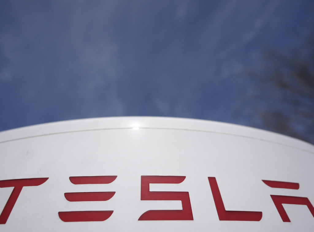 Prodaja Teslinih vozila u Evropi u padu, američku firmu prestigli Folksvagen i BMW
