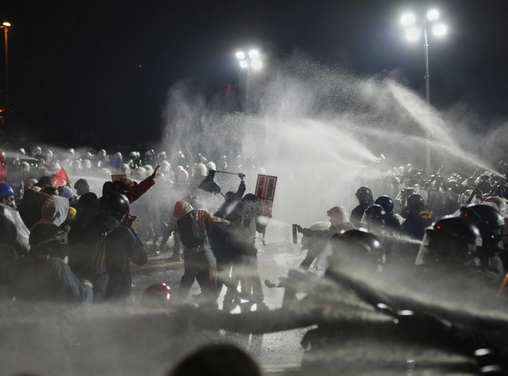 U Turskoj privedeno skoro 1.900 ljudi na protestima protiv hapšenja Imamoglua