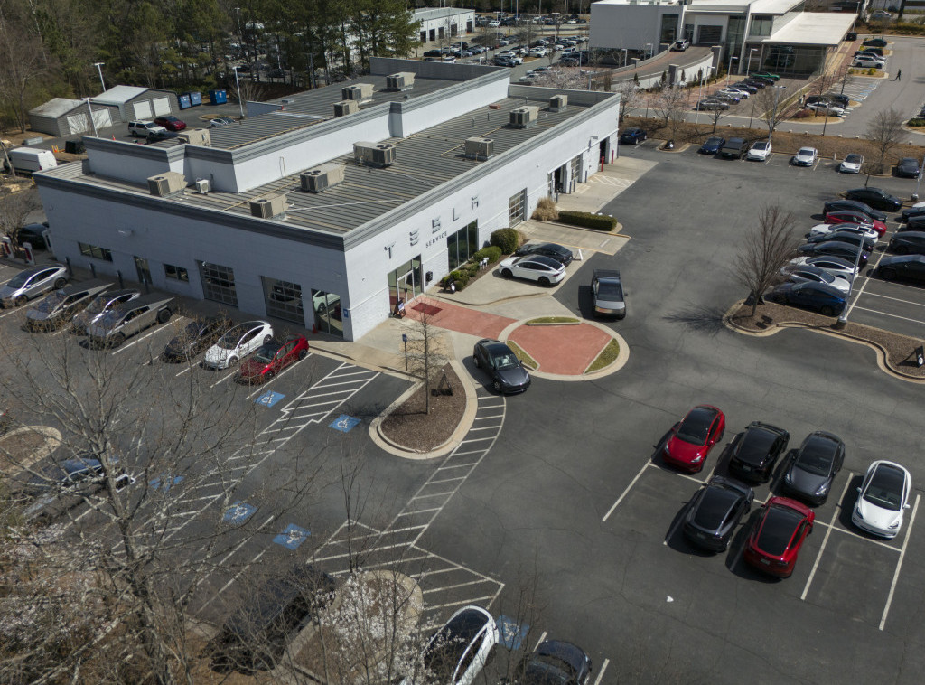 FBI pokreće istragu o "nasilnoj aktivnosti" usmerenoj prema kompaniji Tesla