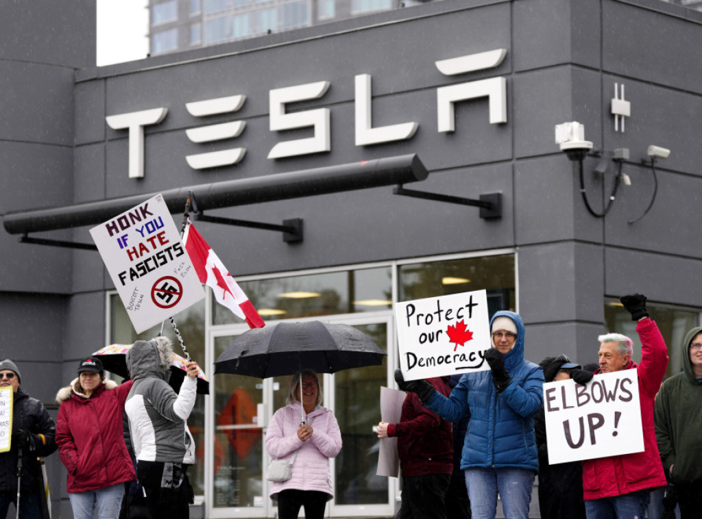 Američki zvaničnici najavili suzbijanje "koordiniranih napada" na "Tesla" automobile