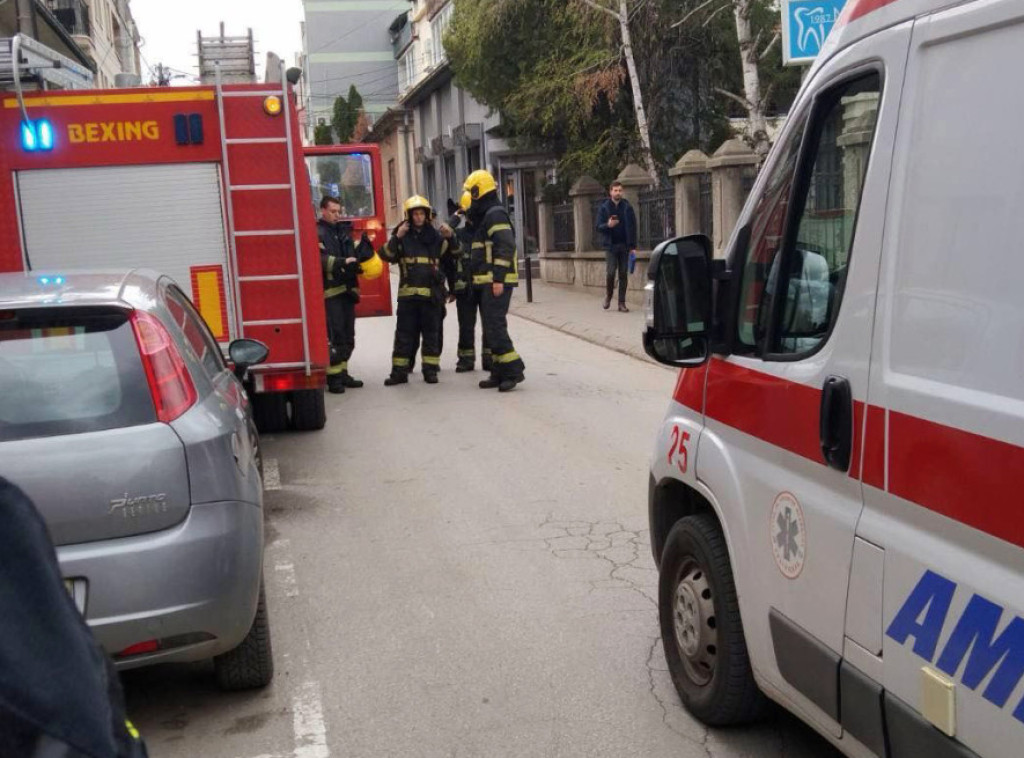 Dačić: Brzom reakcijom vatrogasaca spaseno pet osoba iz zgrade u kojoj je izbio požar