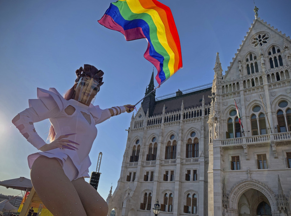 Hiljade ljudi u Budimpešti protestovalo protiv zabrane Prajda