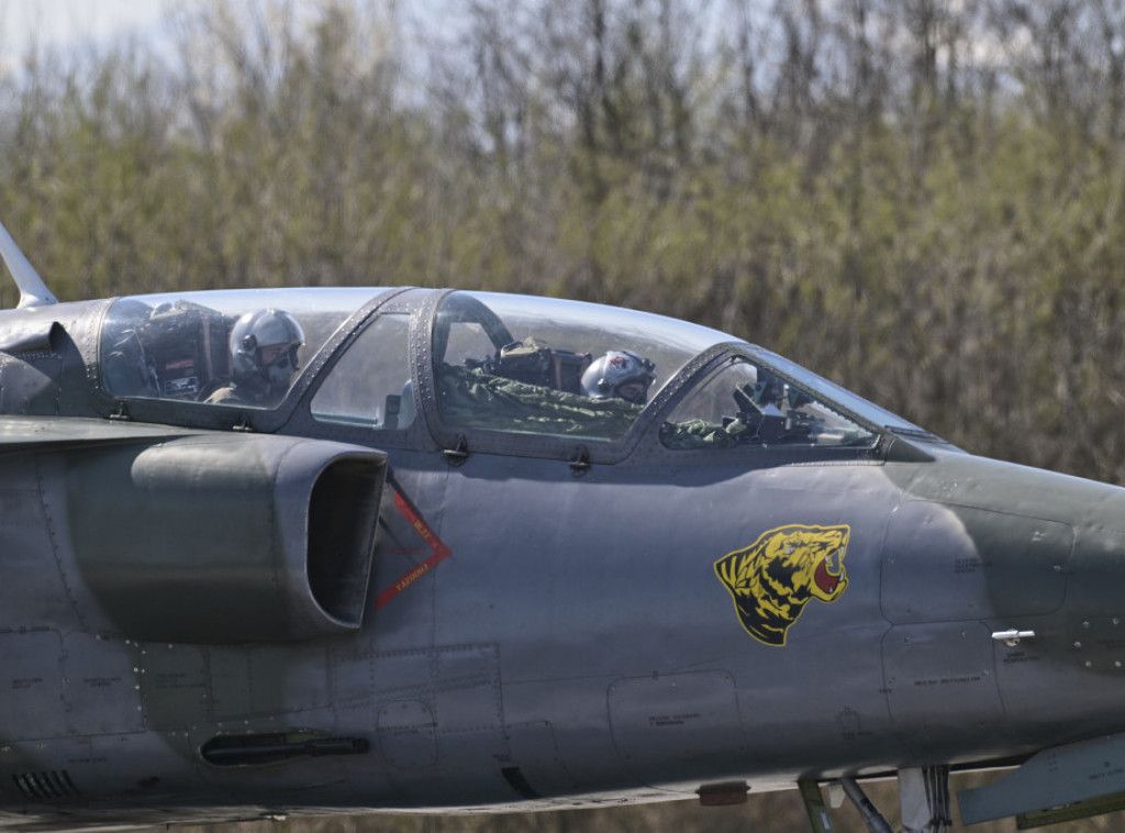 U toku borbena obuka pilota jurišnih aviona "orao" na aerodromu "Morava" u Lađevcima