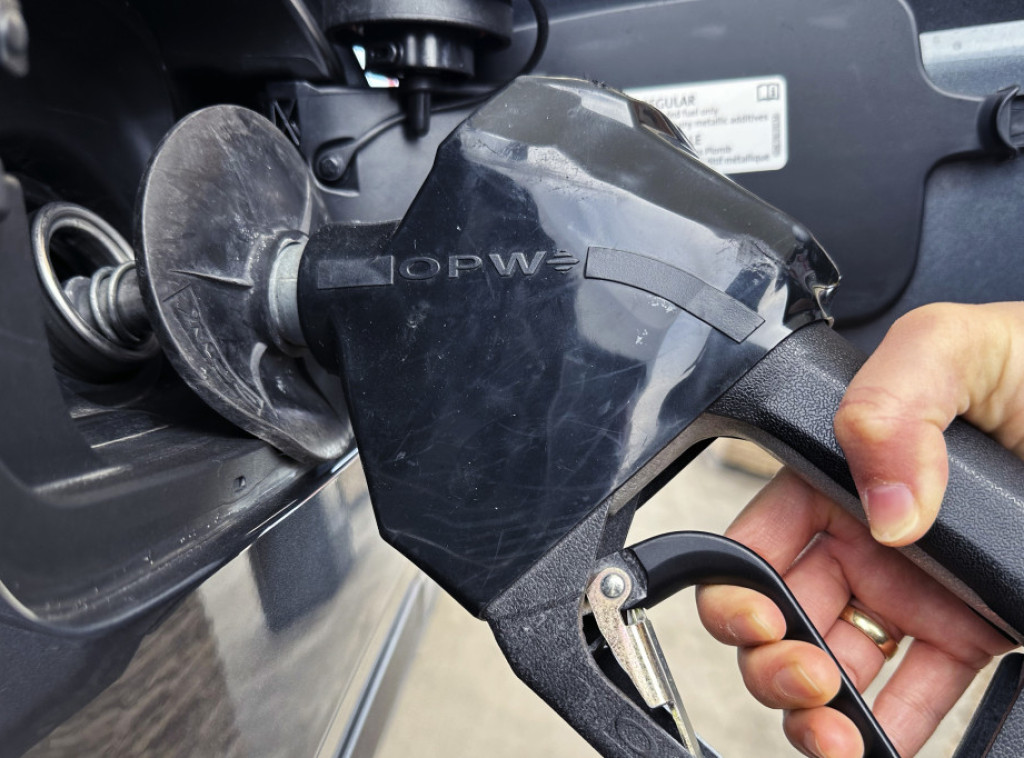 U narednih sedam dana dizel skuplji za dinar, benzin za dva dinara