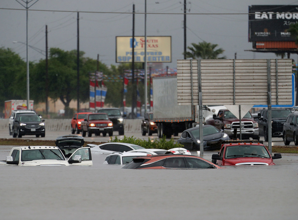 Teksas: Najmanje tri osobe poginule, 200 spaseno u poplavama