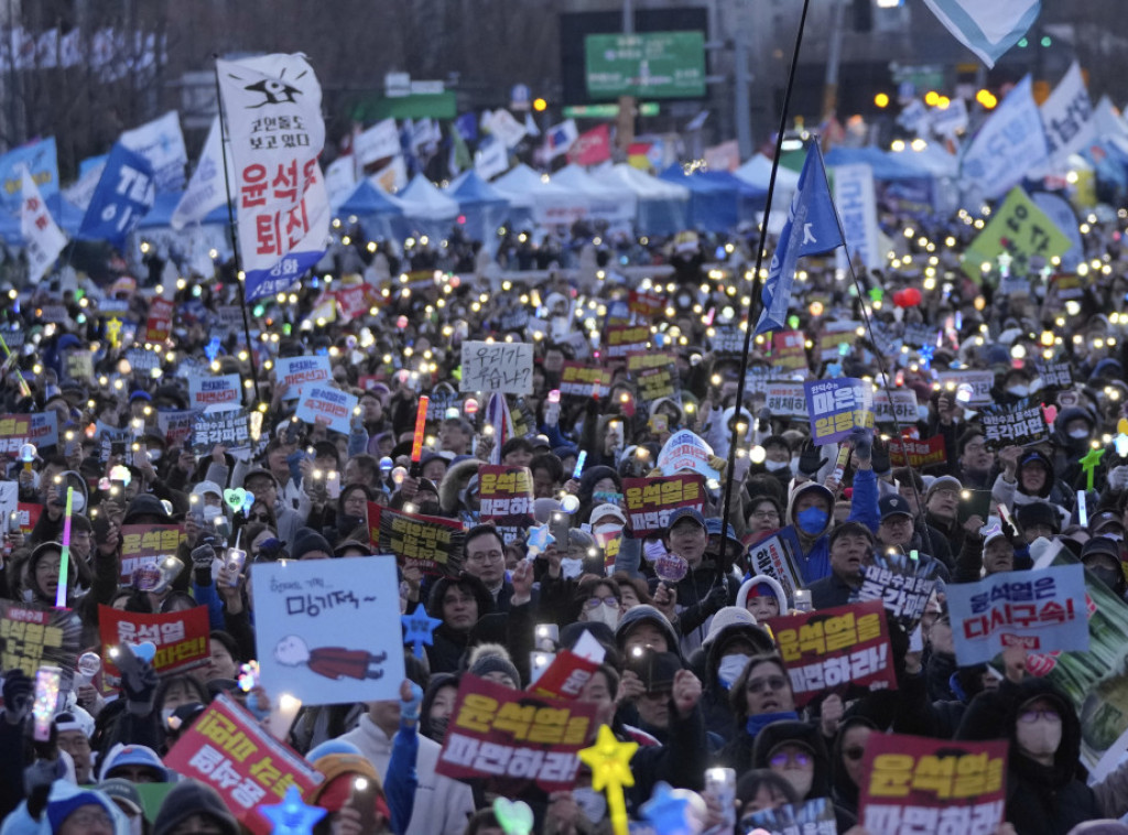 Seul: Desetine hiljada ljudi na protestima za i protiv opozvanog Jun Suk-jeola