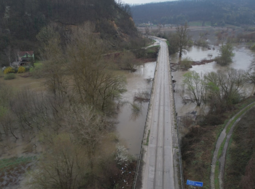 Vučićević: Reka Bjelica se povlači, nema ugroženih objekata