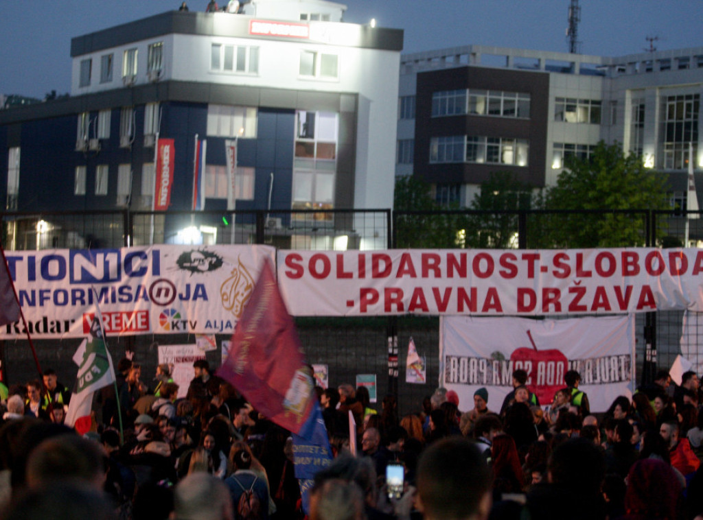 Normalizovan saobraćaj u Bulevaru Peka Dapčevića posle blokade redakcije "Informera"