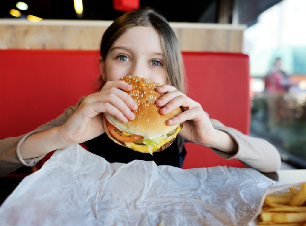 U Velikoj Britaniji od danas zabranjeno reklamiranje brze hrane