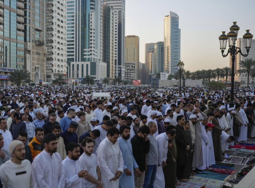 Muslimani širom sveta danas počinju proslavu ramazanskog Bajrama