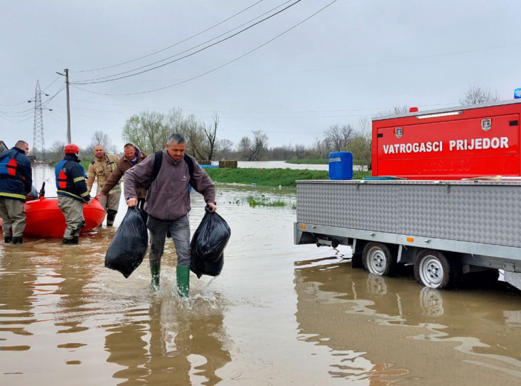 Evakuisano 145 osoba, 800 objekata poplavljeno u Prijedoru