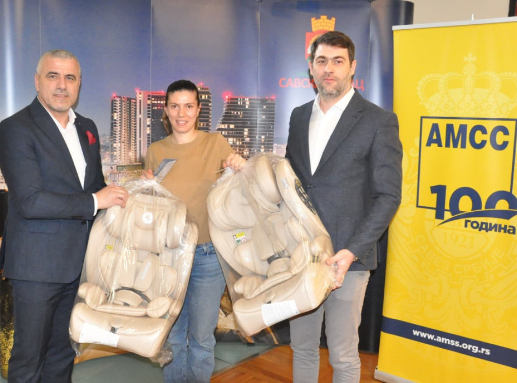 Opština Savski venac podelila besplatna dečija auto-sedišta: Prioritet bezbednost dece