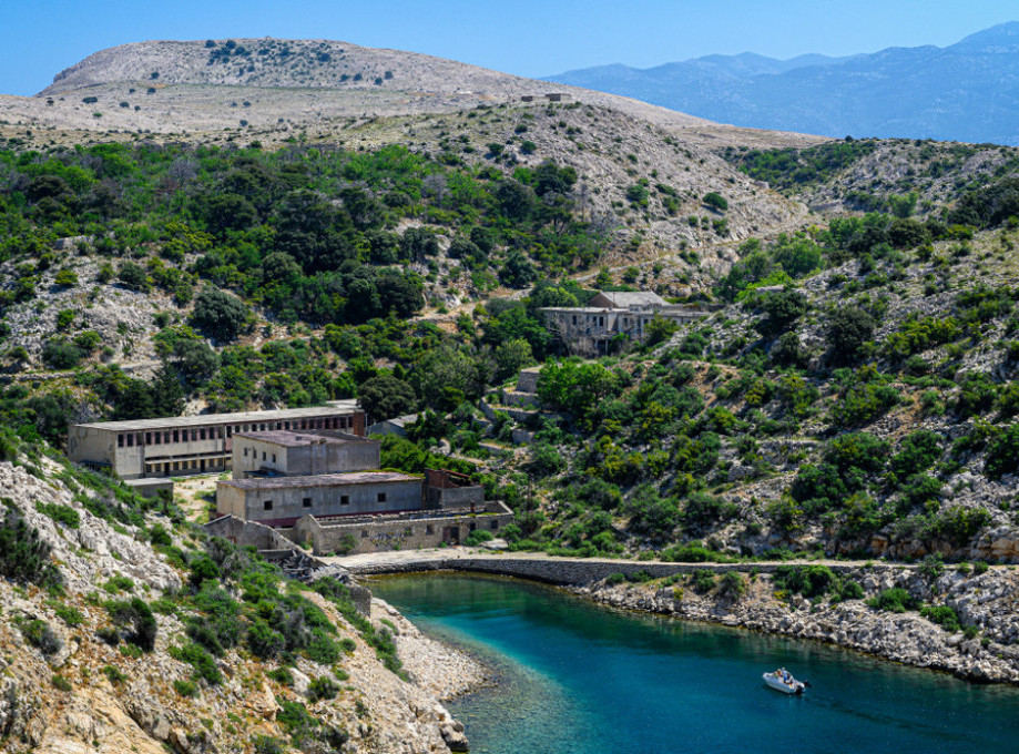 Vladika Metodije: Proširiti inicijativu za obeštećenje golootočkih zatvorenika