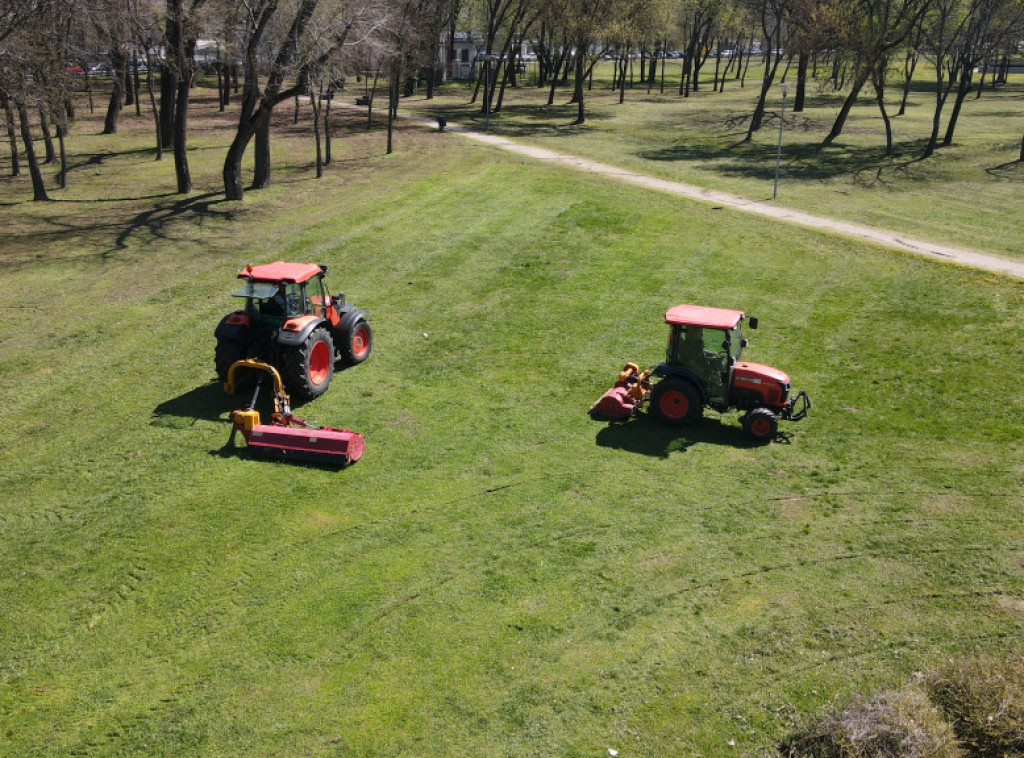 JKP "Zelenilo Beograd": Počelo košenje travnatih površina u stambenim naseljima