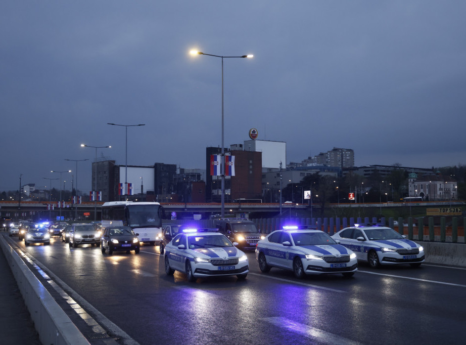 Završena blokada Gazele u smeru ka Novom Beogradu, blokirala mala grupa srednjoškolaca u blokadi
