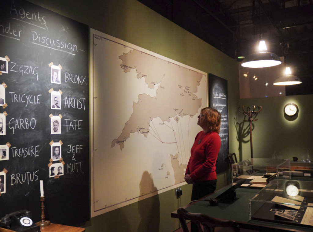 Izložba MI5: Špijunski predmeti, nevidljivo mastilo i bomba IRA na javnoj prezentaciji