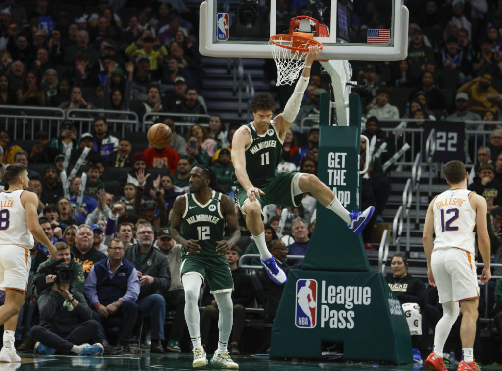 Košarkaši Milvokija pobedili Finiks, Čikago savladao Toronto