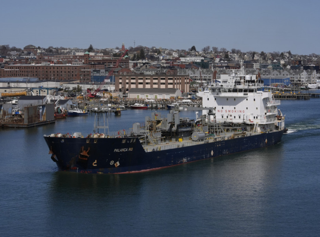 Cene nafte pale za više od četiri odsto pošto bi Trampove carine mogle da uspore ekonomski rast