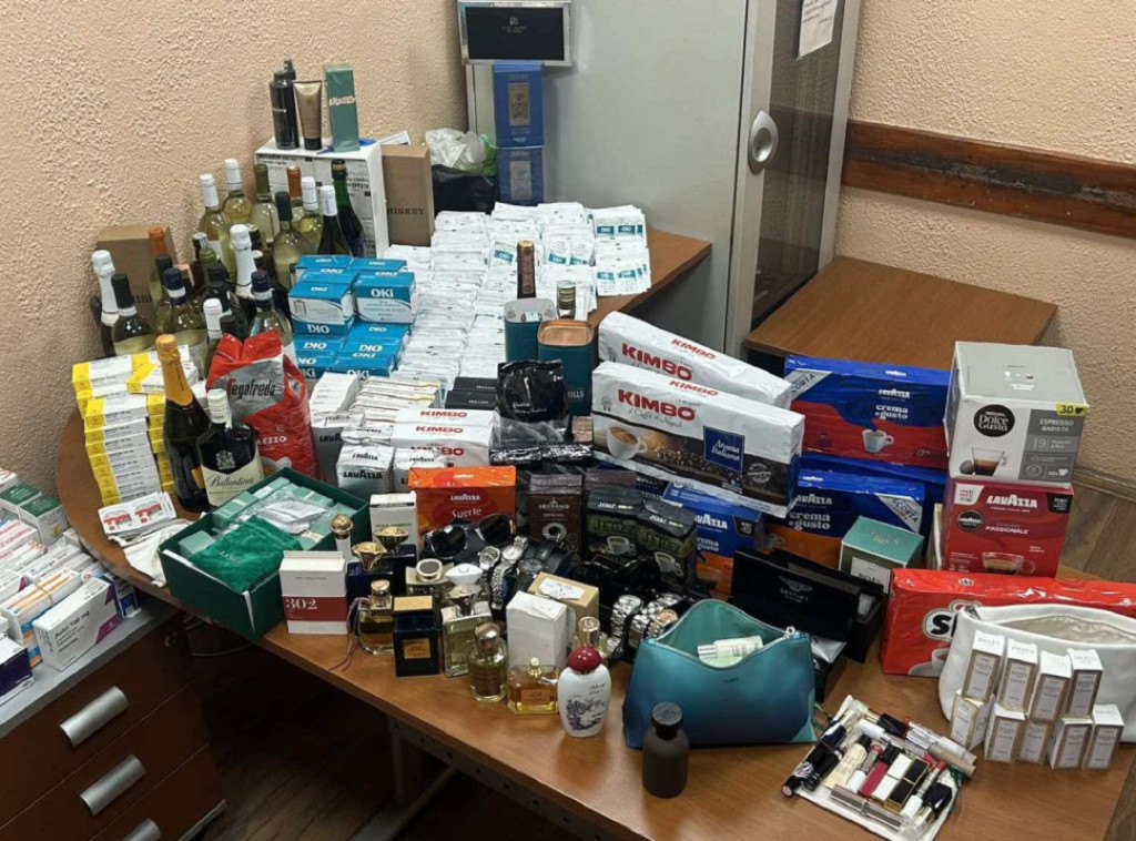 Uprava carina: Zaplenjen pun kombi neprijavljene robe ''za lične potrebe''